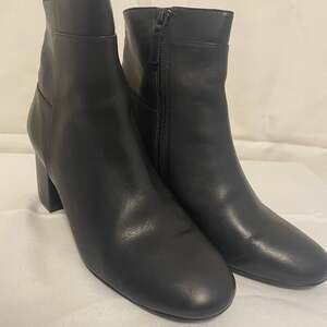 Cole Haan Leather Black Ankle Booties Block Heel Side‎ Zip Women's Size 10.5